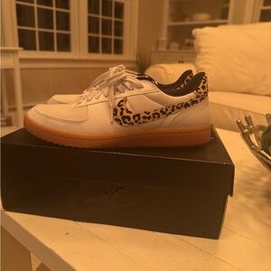 Nike field general se women’s leopard sneakers new in box size 9.5